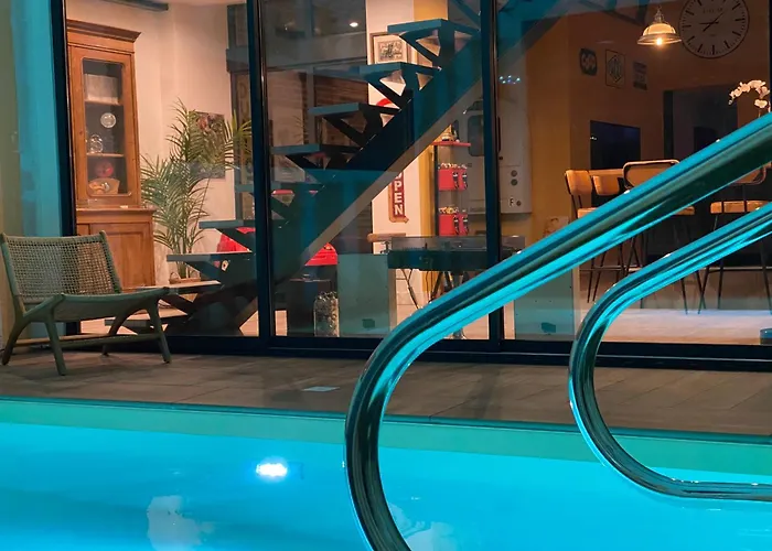 Loft Spa Reims-Fr 250M2 Privatifs, Piscine Interieure Chauffee, Spa Et Parking
