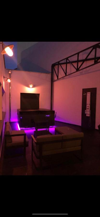 Loft Reims-fr 250m2 Privatifs, Piscine Interieure Chauffee, Et Parking Reims