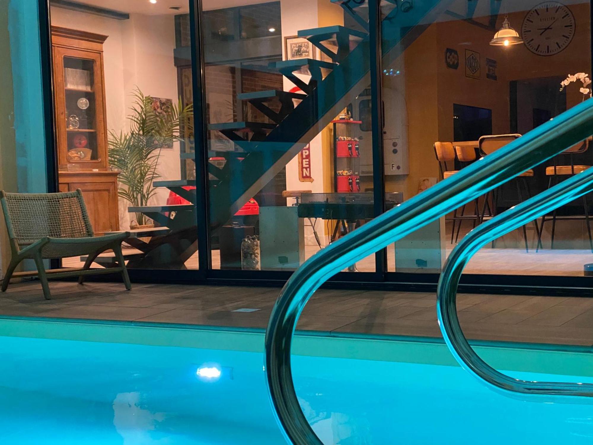 Appartement Loft Reims-fr 250m2 Privatifs, Piscine Interieure Chauffee, Et Parking Reims
