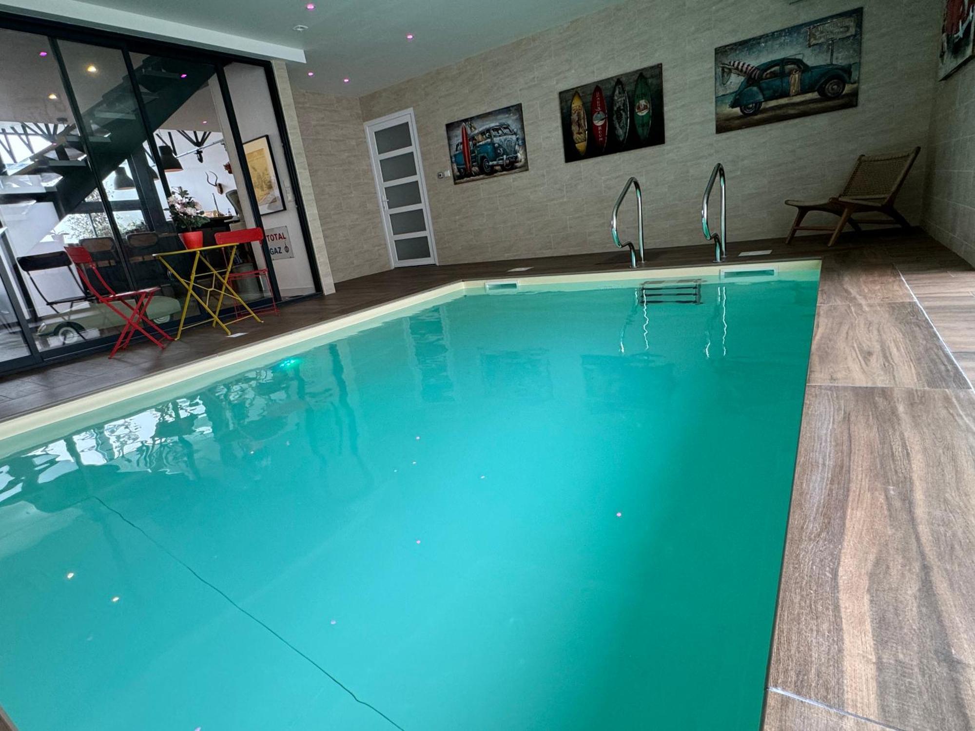 Loft Reims-fr 250m2 Privatifs, Piscine Interieure Chauffee, Et Parking *