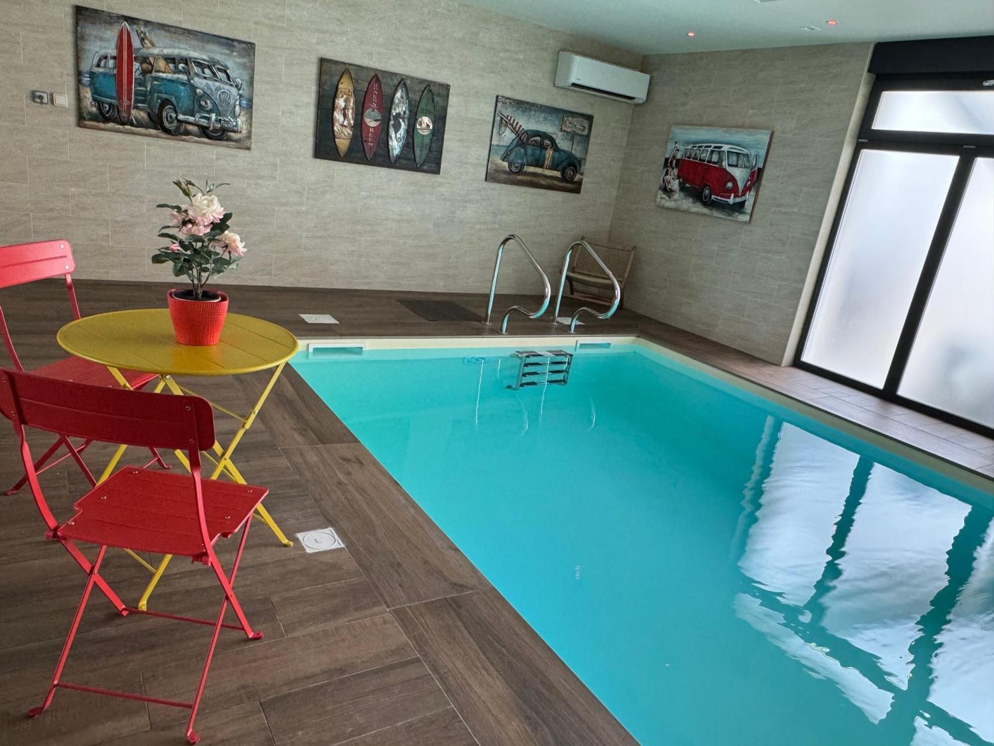 Loft Reims-fr 250m2 Privatifs, Piscine Interieure Chauffee, Et Parking *