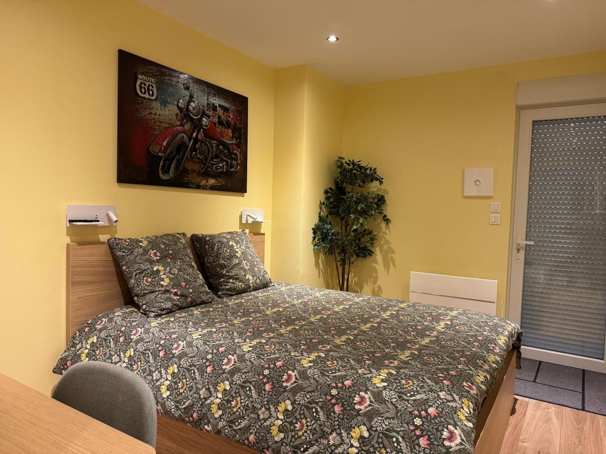 Loft Reims-fr 250m2 Privatifs, Piscine Interieure Chauffee, Et Parking Apartment
