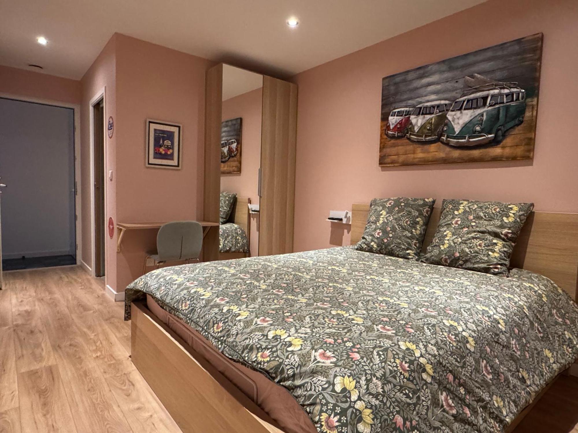 Apartment Loft Reims-fr 250m2 Privatifs, Piscine Interieure Chauffee, Et Parking Reims