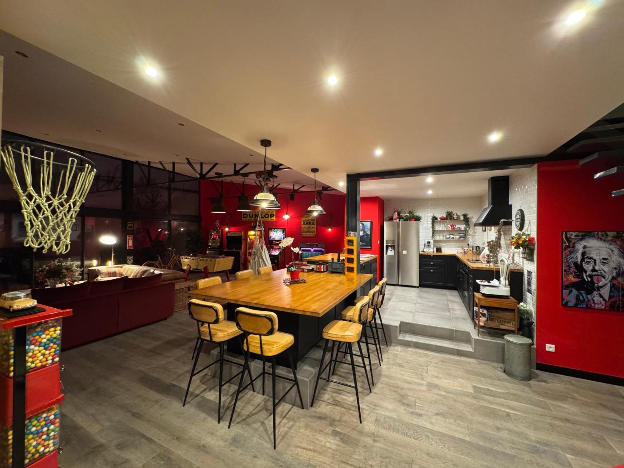 Apartment Loft Reims-fr 250m2 Privatifs, Piscine Interieure Chauffee, Et Parking Reims